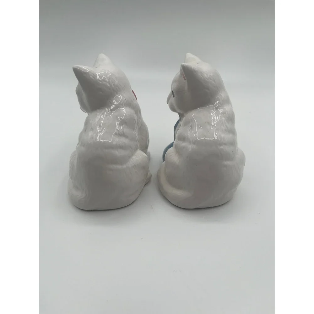 Vintage Korean Cats Salt and Pepper Shaker. Hand Painted